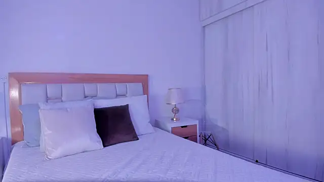 mia hank online show from April 7, 2026, 11:45 am