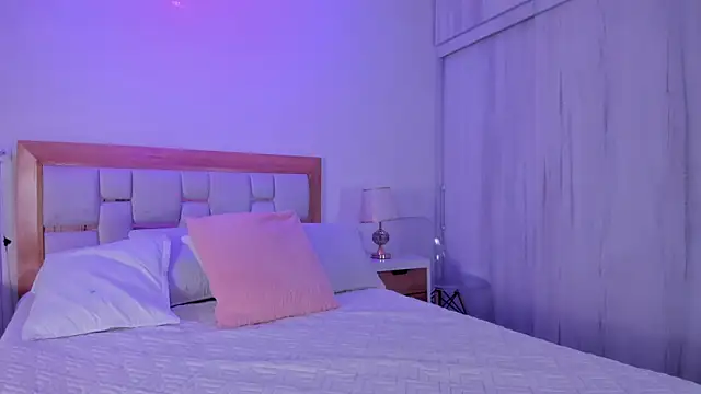 Snapshot of mia_hank chatting on February 18, 2026, 11:39 am mia hank online show from February 18, 2026, 11:39 am