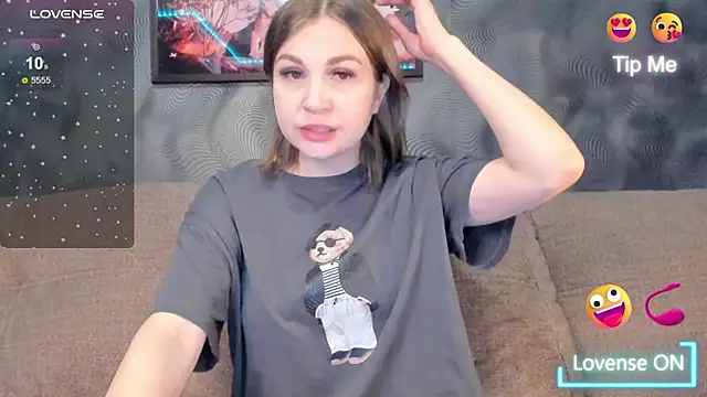 CassieMils online show from June 9, 2026, 1:23 pm