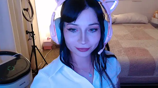 latinpetit online show from December 19, 2025, 2:59 am