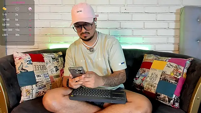 DaviidEvans  online show from November 29, 2025, 7:52 am