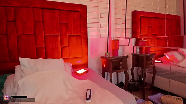 Snapshot of Tayra_Siny chatting on September 26, 2025, 4:08 am Tayra Siny online show from September 26, 2025, 4:08 am