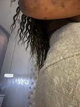 Snapshot of Tayra_Siny chatting on March 13, 2025, 5:50 pm Tayra Siny online show from March 13, 2025, 5:50 pm