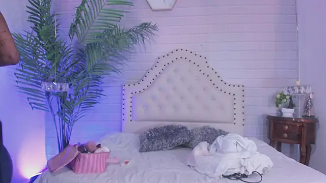 Snapshot of Tayra_Siny chatting on February 20, 2025, 12:25 pm Tayra Siny online show from February 20, 2025, 12:25 pm