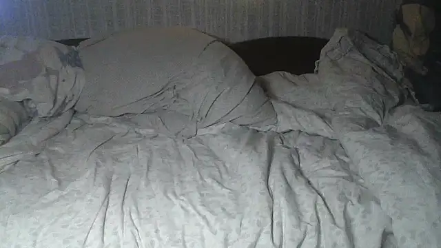 Snapshot of Alma_Evelynne chatting on June 15, 2026, 11:04 pm Alma Evelynne online show from June 15, 2026, 11:04 pm