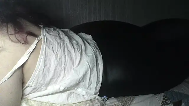 Snapshot of Alma_Evelynne chatting on March 11, 2026, 8:14 pm Alma Evelynne online show from March 11, 2026, 8:14 pm