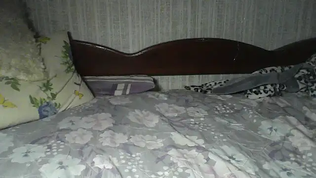 Snapshot of Alma_Evelynne chatting on April 4, 2026, 6:47 pm Alma Evelynne online show from April 4, 2026, 6:47 pm