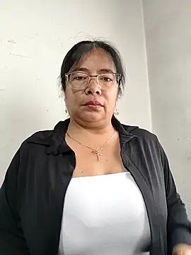   valentina18 online show from April 19, 2026, 1:12 pm