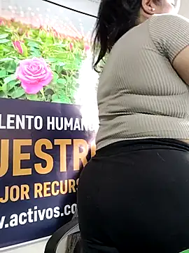   valentina18 online show from April 25, 2026, 8:28 pm