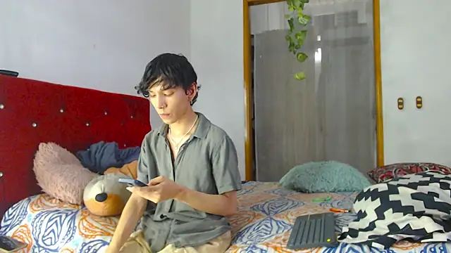 LAICK 01 online show from April 6, 2026, 3:35 am