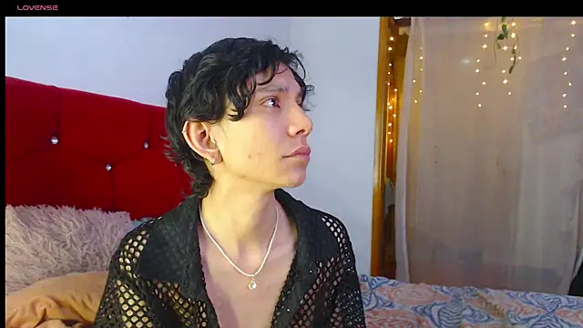 Snapshot of LAICK_01 chatting on April 25, 2026, 5:43 am LAICK 01 online show from April 25, 2026, 5:43 am