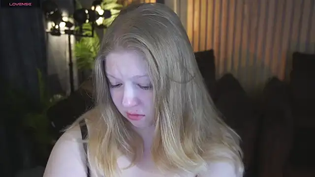 Tinker Belll online show from April 13, 2026, 7:40 pm