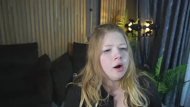 Snapshot of Tinker_Belll chatting on April 21, 2026, 2:51 am Tinker Belll online show from April 21, 2026, 2:51 am
