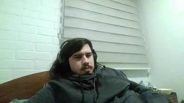 Snapshot of hung_weeb chatting on April 23, 2026, 1:45 am hung weeb online show from April 23, 2026, 1:45 am