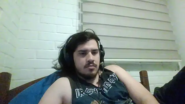 Snapshot of hung_weeb chatting on January 7, 2026, 3:22 am hung weeb online show from January 7, 2026, 3:22 am