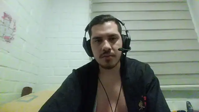 Snapshot of hung_weeb chatting on November 18, 2025, 3:43 am hung weeb online show from November 18, 2025, 3:43 am