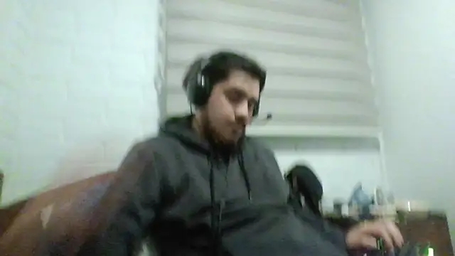 Snapshot of hung_weeb chatting on April 24, 2026, 1:29 am hung weeb online show from April 24, 2026, 1:29 am