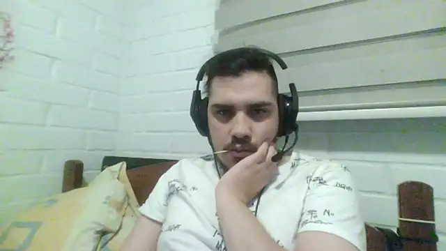 Snapshot of hung_weeb chatting on October 30, 2025, 1:48 am hung weeb online show from October 30, 2025, 1:48 am