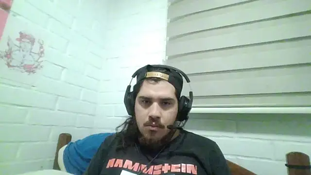Snapshot of hung_weeb chatting on April 20, 2026, 3:42 am hung weeb online show from April 20, 2026, 3:42 am