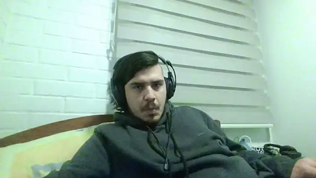 Snapshot of hung_weeb chatting on May 11, 2026, 2:35 am hung weeb online show from May 11, 2026, 2:35 am
