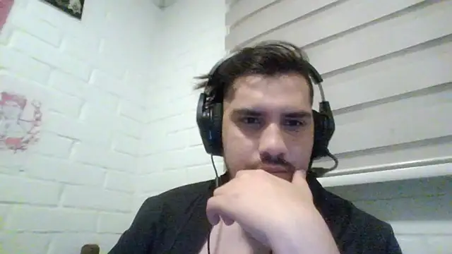 Snapshot of hung_weeb chatting on January 16, 2026, 3:21 am hung weeb online show from January 16, 2026, 3:21 am