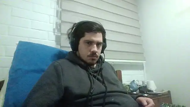 Snapshot of hung_weeb chatting on May 7, 2026, 1:21 am hung weeb online show from May 7, 2026, 1:21 am