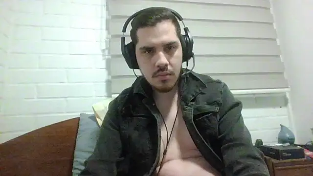 Snapshot of hung_weeb chatting on November 19, 2025, 4:23 am hung weeb online show from November 19, 2025, 4:23 am