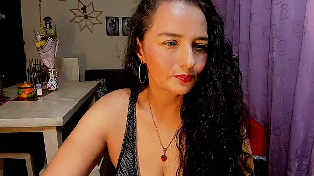 Snapshot of emma_luxy chatting on May 14, 2026, 5:26 am emma luxy online show from May 14, 2026, 5:26 am
