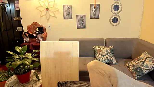 Snapshot of emma_luxy chatting on February 21, 2025, 4:18 am emma luxy online show from February 21, 2025, 4:18 am