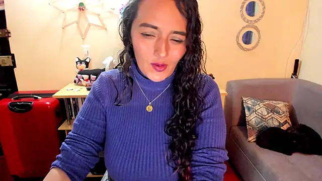 Snapshot of emma_luxy chatting on January 13, 2025, 5:01 am emma luxy online show from January 13, 2025, 5:01 am