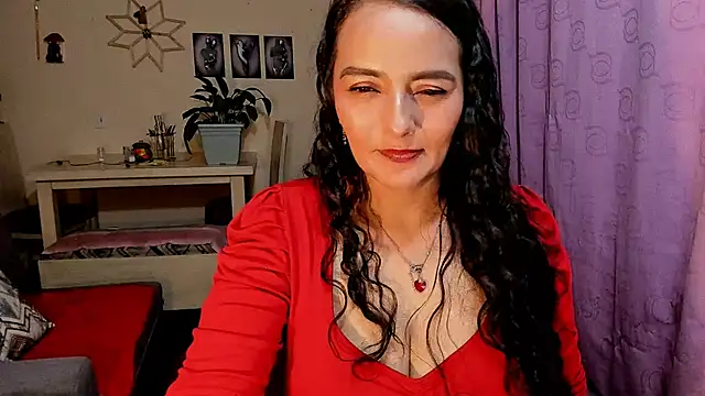 Snapshot of emma_luxy chatting on April 12, 2026, 11:08 pm emma luxy online show from April 12, 2026, 11:08 pm