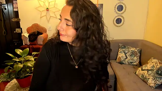 Snapshot of emma_luxy chatting on February 20, 2025, 5:12 am emma luxy online show from February 20, 2025, 5:12 am