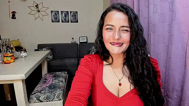 Snapshot of emma_luxy chatting on April 30, 2026, 1:23 am emma luxy online show from April 30, 2026, 1:23 am