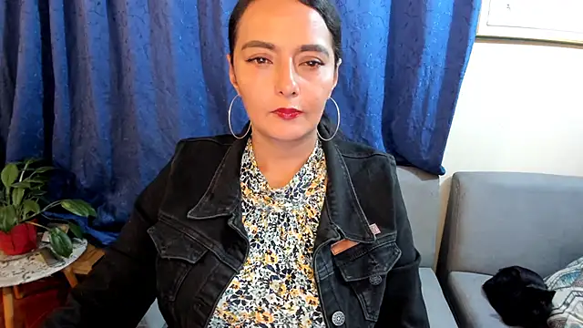 Snapshot of emma_luxy chatting on January 25, 2025, 1:10 am emma luxy online show from January 25, 2025, 1:10 am