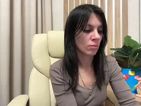 Snapshot of InjaAtHome chatting on April 19, 2026, 5:25 pm InjaAtHome online show from April 19, 2026, 5:25 pm
