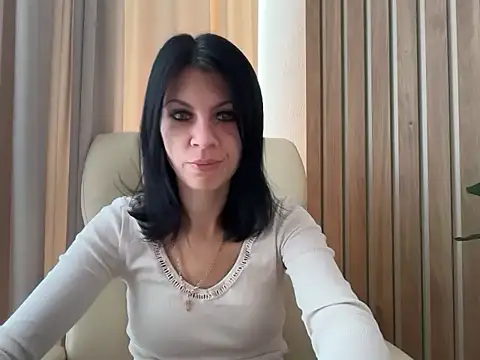 Snapshot of InjaAtHome chatting on October 28, 2025, 9:41 am InjaAtHome online show from October 28, 2025, 9:41 am