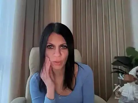 Snapshot of InjaAtHome chatting on January 18, 2026, 2:53 pm InjaAtHome online show from January 18, 2026, 2:53 pm