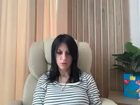Snapshot of InjaAtHome chatting on April 17, 2026, 5:32 am InjaAtHome online show from April 17, 2026, 5:32 am