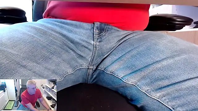 Snapshot of RicRockhard chatting on October 3, 2025, 10:28 am RicRockhard online show from October 3, 2025, 10:28 am