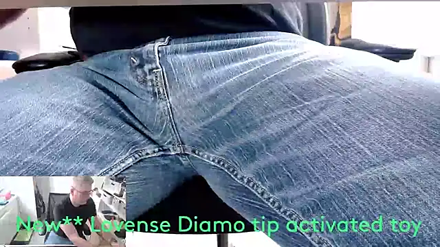 Snapshot of RicRockhard chatting on March 22, 2025, 10:49 am RicRockhard online show from March 22, 2025, 10:49 am