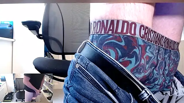 Snapshot of RicRockhard chatting on September 24, 2025, 11:06 am RicRockhard online show from September 24, 2025, 11:06 am