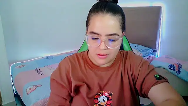 Snapshot of _alicia_z chatting on February 7, 2025, 7:49 pm alicia z online show from February 7, 2025, 7:49 pm