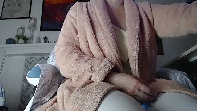 AuroraWillows online show from February 3, 2026, 6:33 am