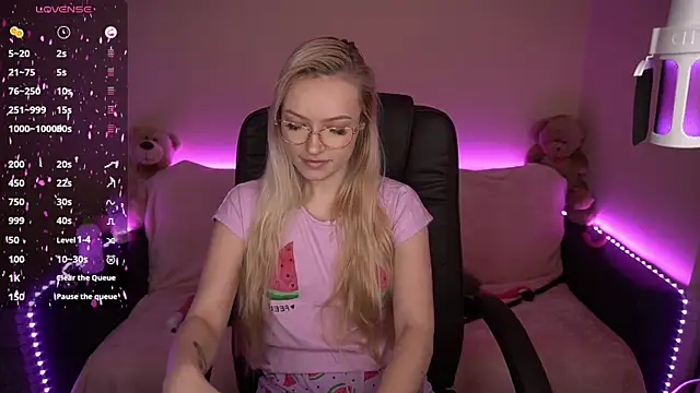 AmandaFiree online show from February 8, 2025, 11:01 am