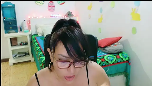 Snapshot of hottplay chatting on April 7, 2026, 5:37 pm hottplay online show from April 7, 2026, 5:37 pm