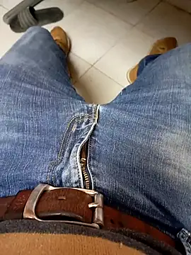 pedrosantos3366 online show from September 28, 2025, 7:54 pm