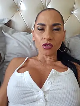 Snapshot of SensyTV chatting on September 22, 2025, 5:46 am SensyTV online show from September 22, 2025, 5:46 am