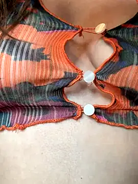 rosexx96 online show from October 16, 2025, 2:47 pm