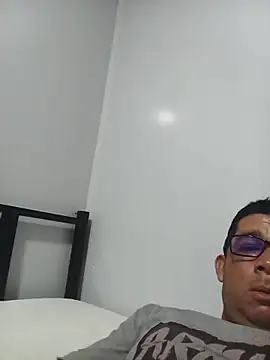 Snapshot of El-reyleon chatting on June 6, 2026, 4:12 pm El-reyleon online show from June 6, 2026, 4:12 pm