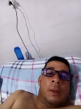 Snapshot of El-reyleon chatting on April 28, 2026, 6:23 pm El-reyleon online show from April 28, 2026, 6:23 pm